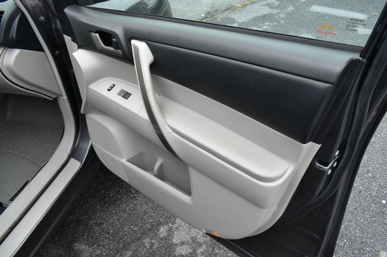 Toyota Highlander  2013