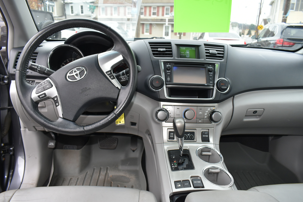 Toyota Highlander  2013