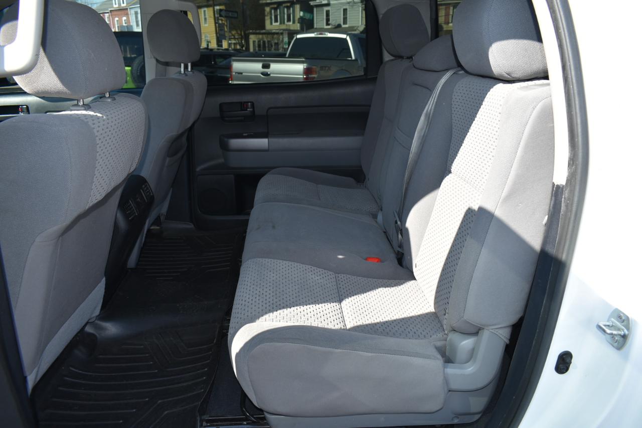 Toyota Tundra Tundra-Grade CrewMax 4.6L 2WD 2013