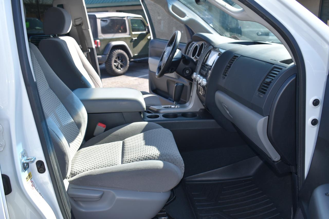 Toyota Tundra Tundra-Grade CrewMax 4.6L 2WD 2013