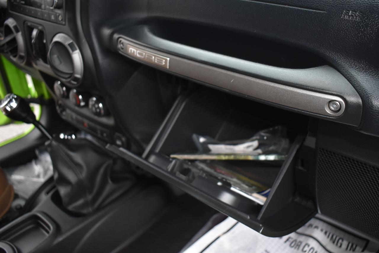 Jeep Wrangler Unlimited Sahara 4WD 2013