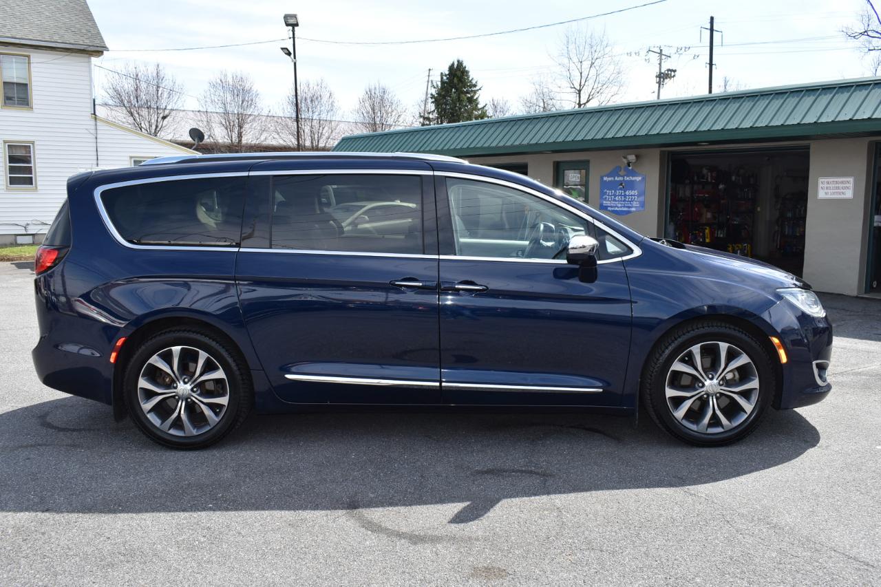 Chrysler Pacifica Limited 2017