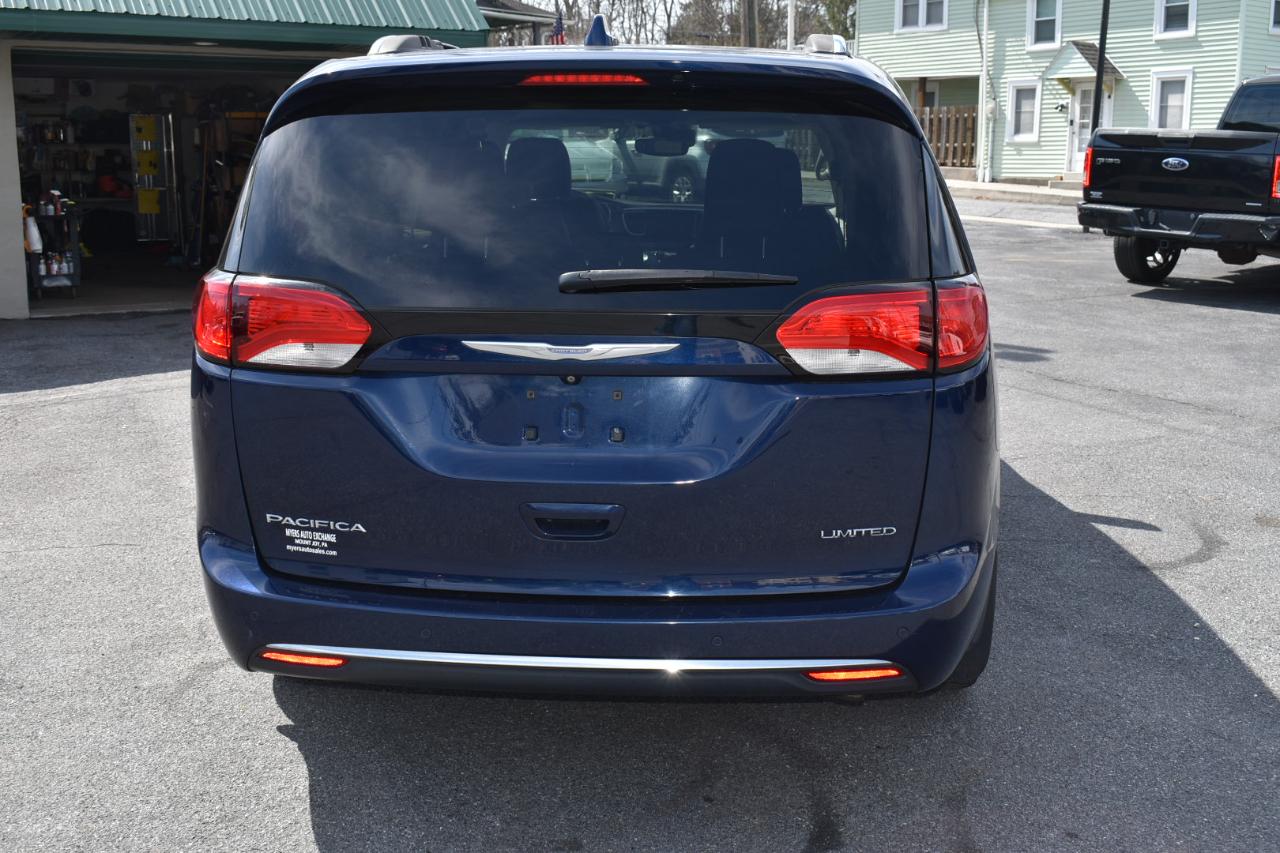 Chrysler Pacifica Limited 2017