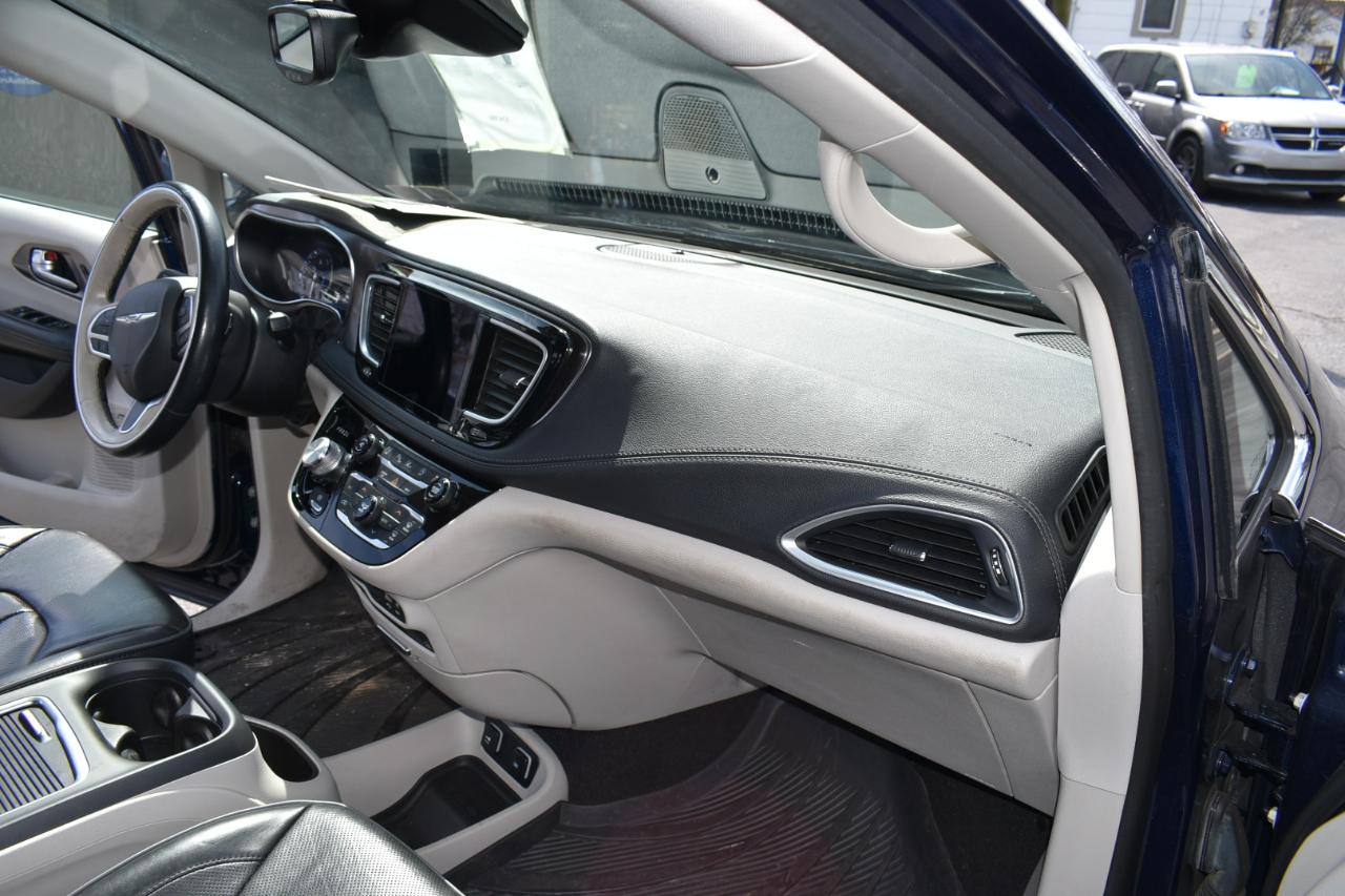 Chrysler Pacifica Limited 2017