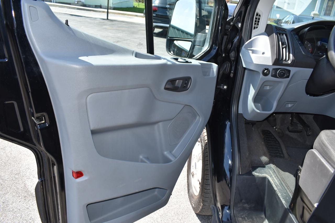 Ford Transit 350 Wagon Med. Roof XLT w/Sliding Pass. 148-in. WB 2019