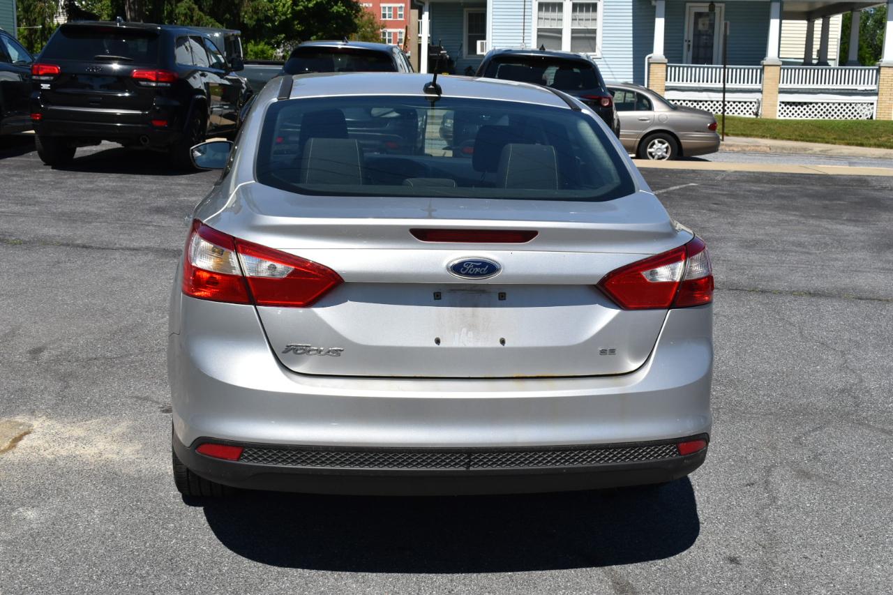 Ford Focus SE Sedan 2012