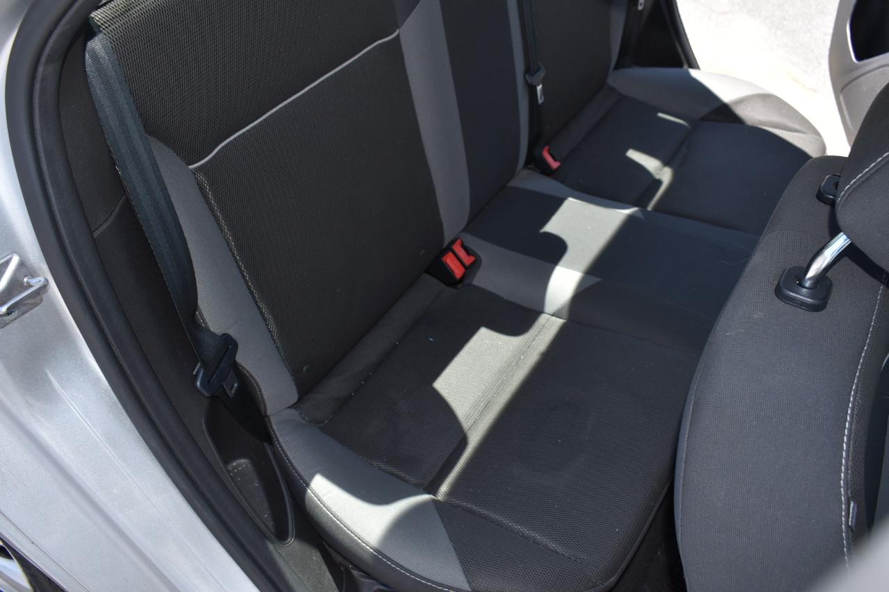 Ford Focus SE Sedan 2012