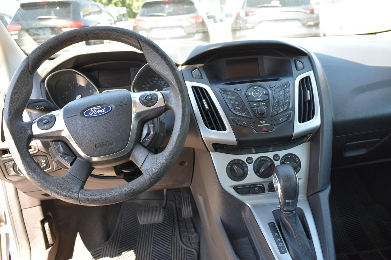 Ford Focus SE Sedan 2012