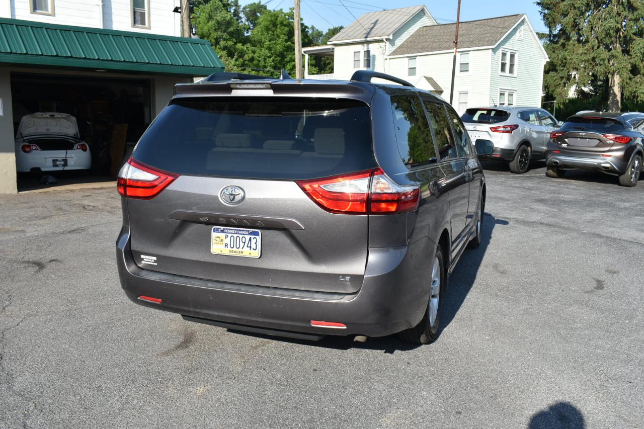 Toyota Sienna LE 8-Passenger 2018