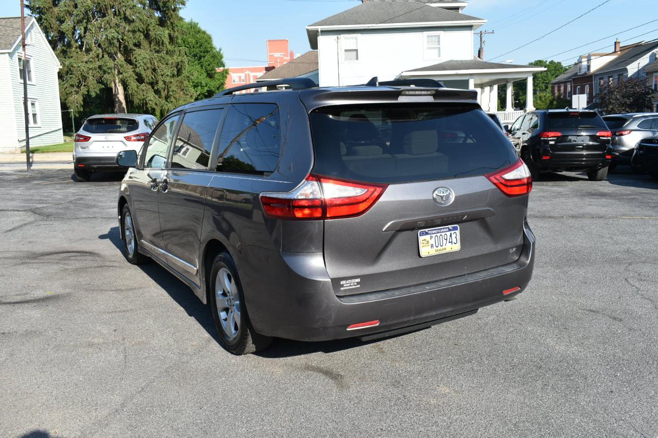 Toyota Sienna LE 8-Passenger 2018