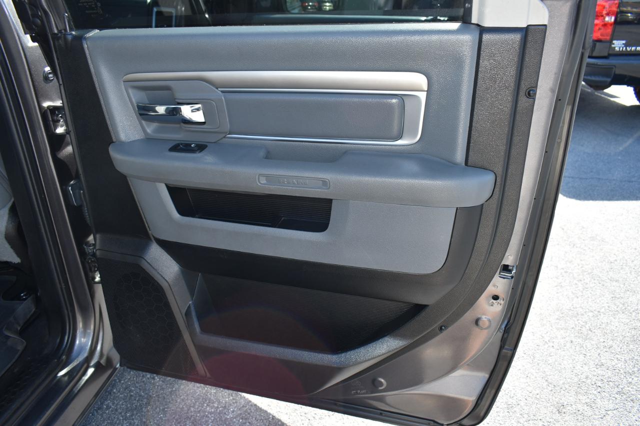 RAM 1500 Classic SLT 4x4 Crew Cab 5'7" Box 2019