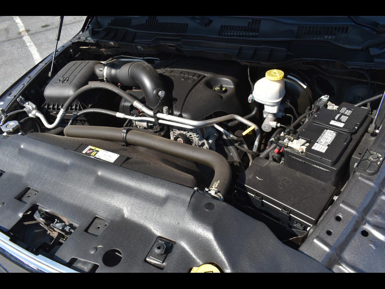 RAM 1500 Classic SLT 4x4 Crew Cab 5'7" Box 2019