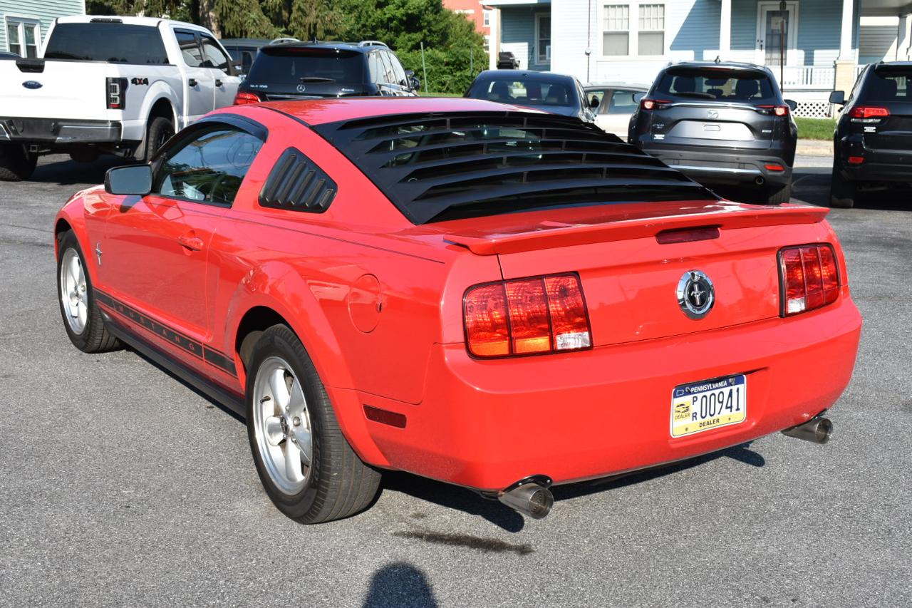 Ford Mustang V6 Deluxe Coupe 2008