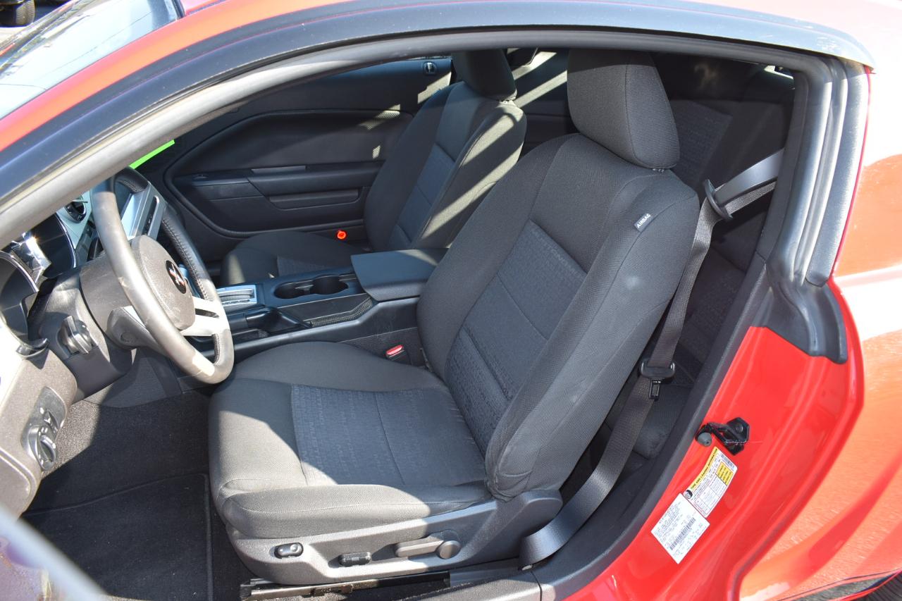 Ford Mustang V6 Deluxe Coupe 2008