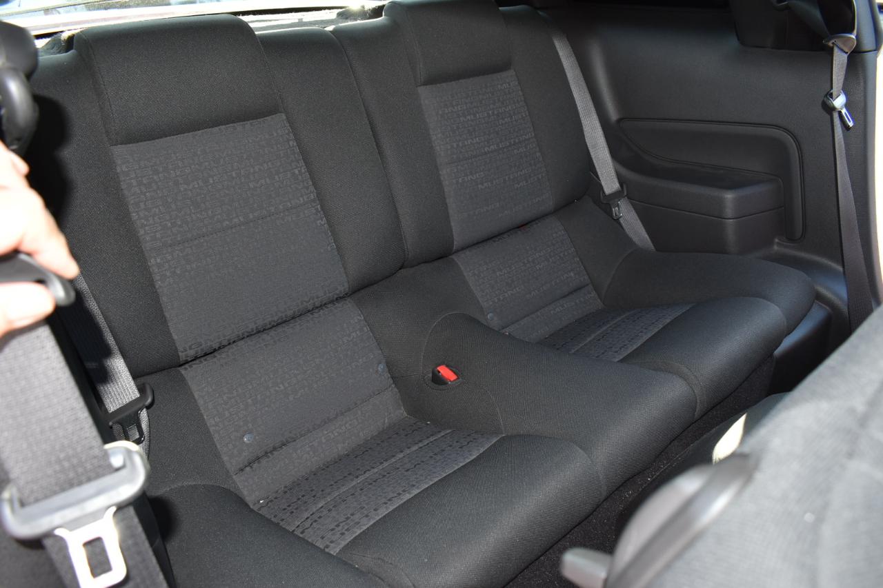 Ford Mustang V6 Deluxe Coupe 2008