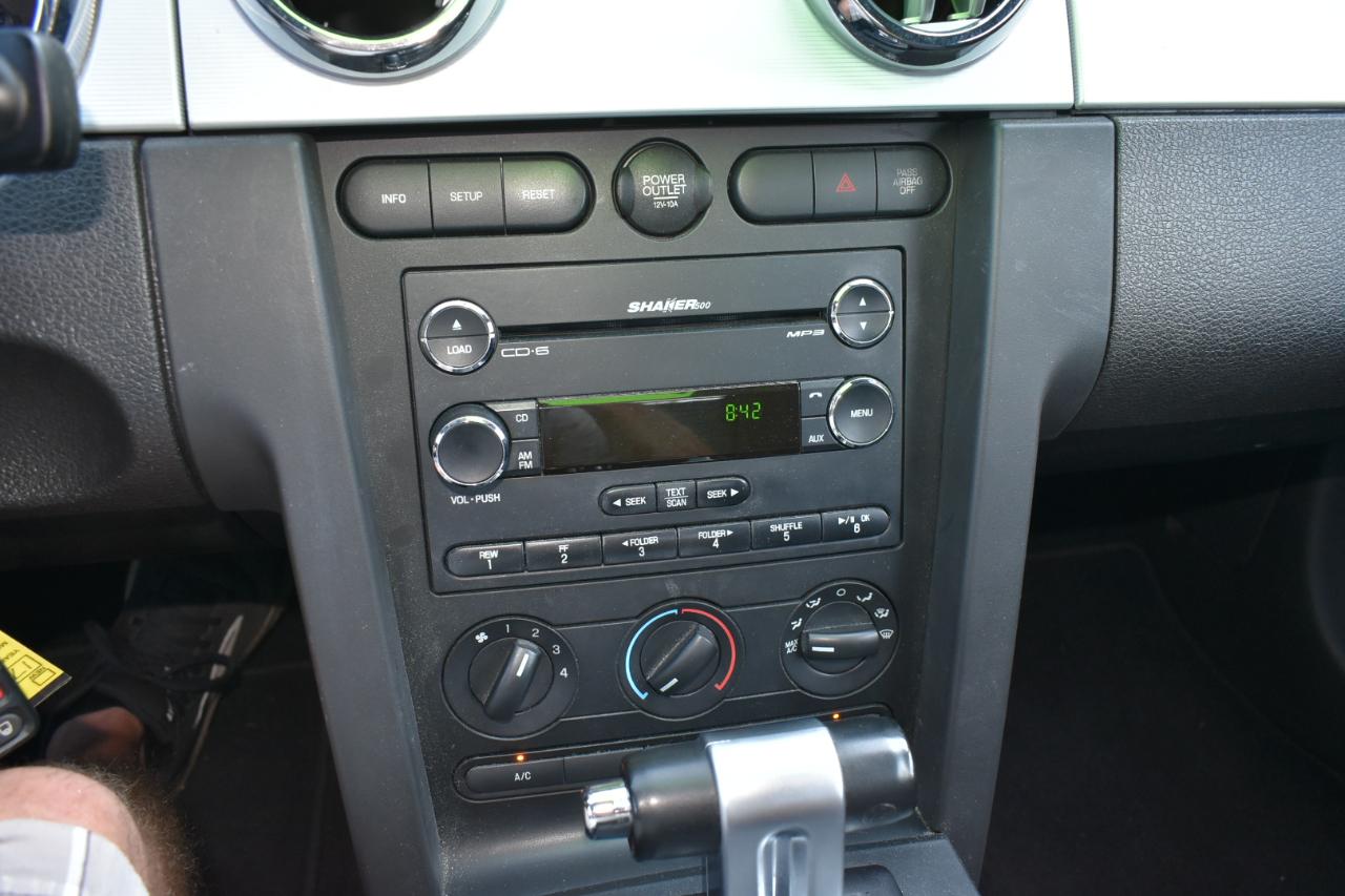 Ford Mustang V6 Deluxe Coupe 2008