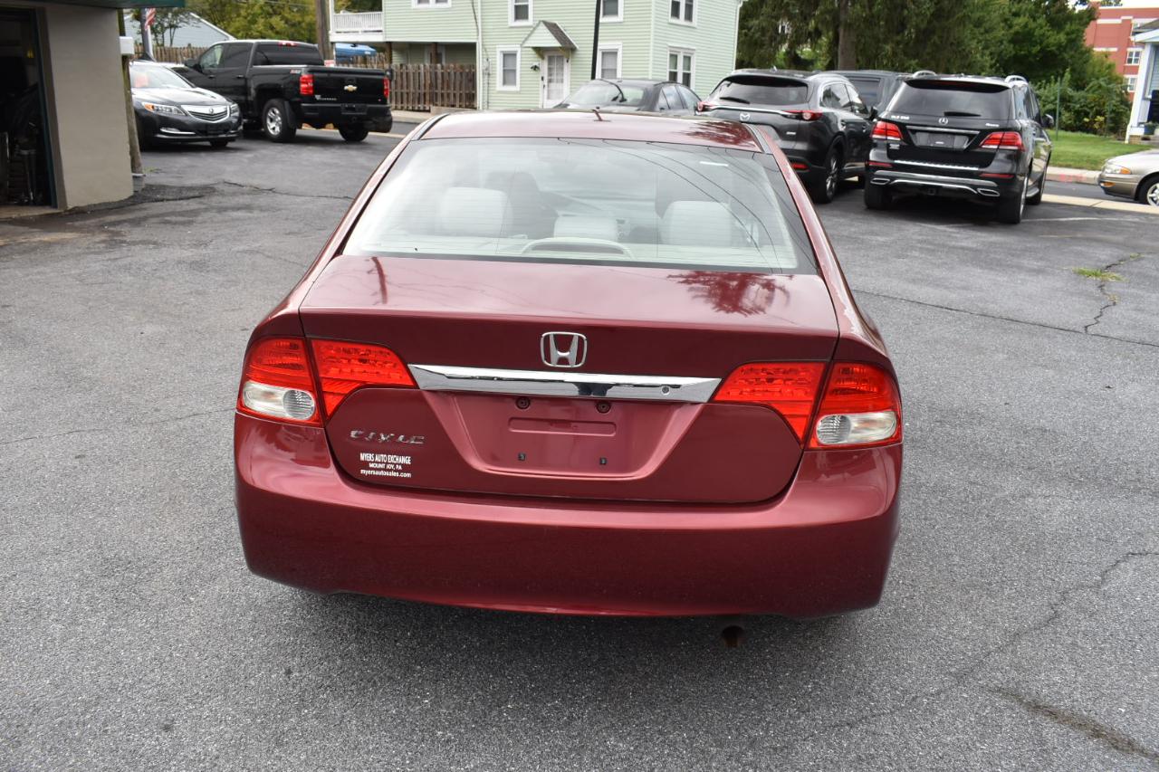 Honda Civic LX Sedan 5-Speed AT 2010