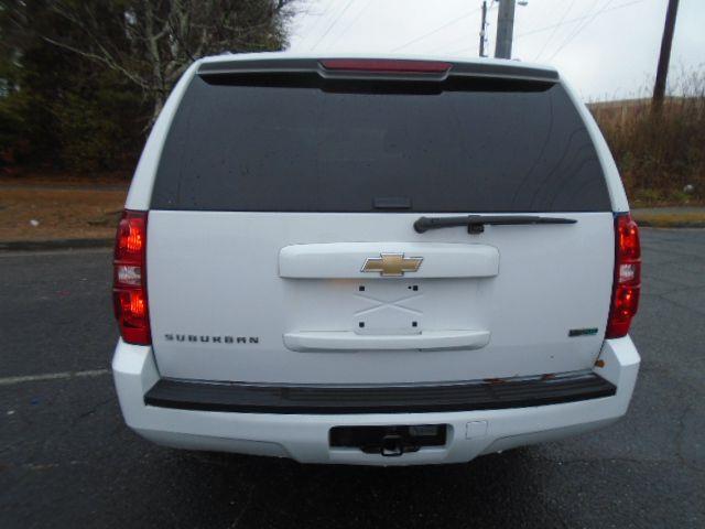 Chevrolet Suburban LS 1500 2WD 2011