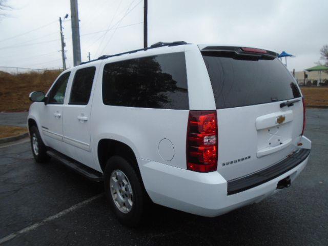 Chevrolet Suburban LS 1500 2WD 2011