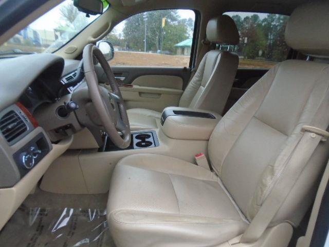 Chevrolet Suburban LS 1500 2WD 2011