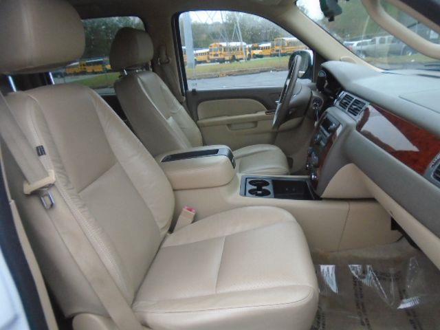 Chevrolet Suburban LS 1500 2WD 2011