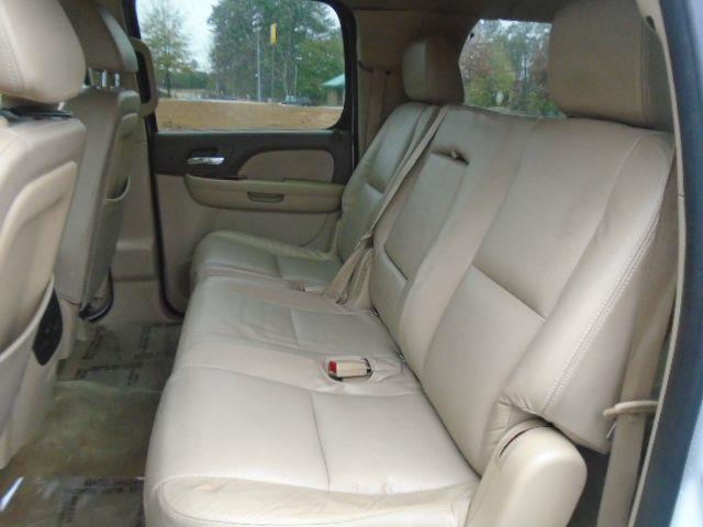 Chevrolet Suburban LS 1500 2WD 2011