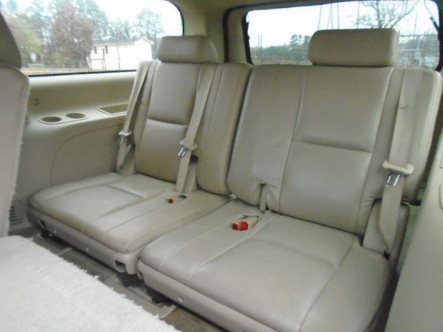 Chevrolet Suburban LS 1500 2WD 2011