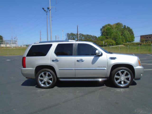Cadillac Escalade 2WD Luxury 2011