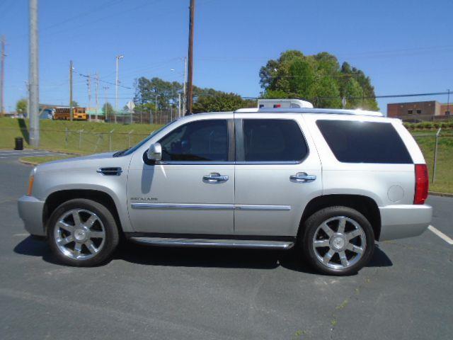 Cadillac Escalade 2WD Luxury 2011