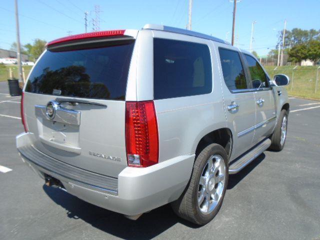 Cadillac Escalade 2WD Luxury 2011