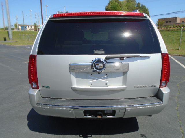 Cadillac Escalade 2WD Luxury 2011