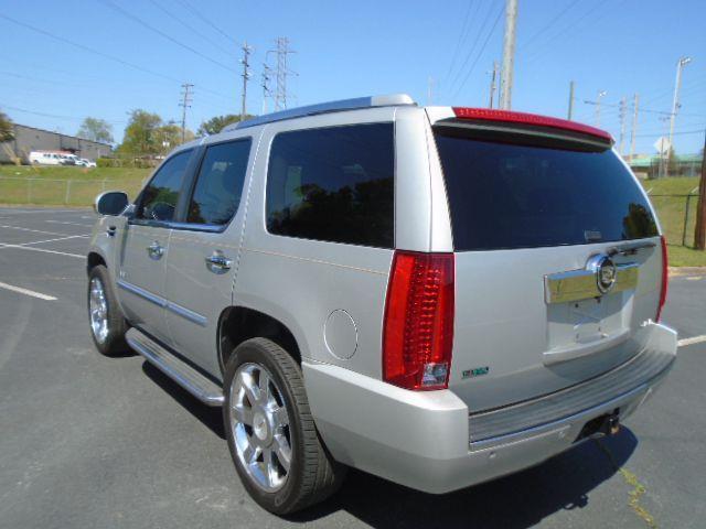 Cadillac Escalade 2WD Luxury 2011