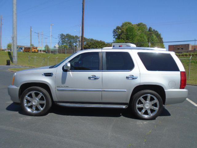 Cadillac Escalade 2WD Luxury 2011