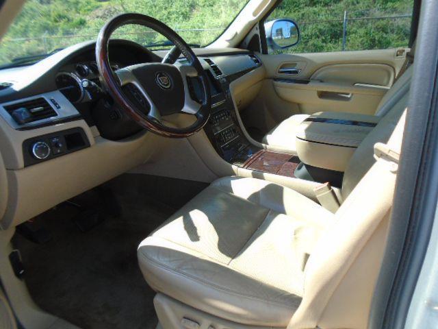 Cadillac Escalade 2WD Luxury 2011