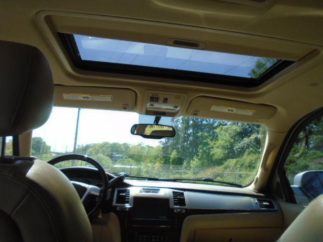 Cadillac Escalade 2WD Luxury 2011