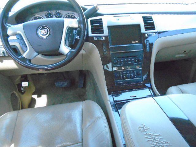 Cadillac Escalade 2WD Luxury 2011