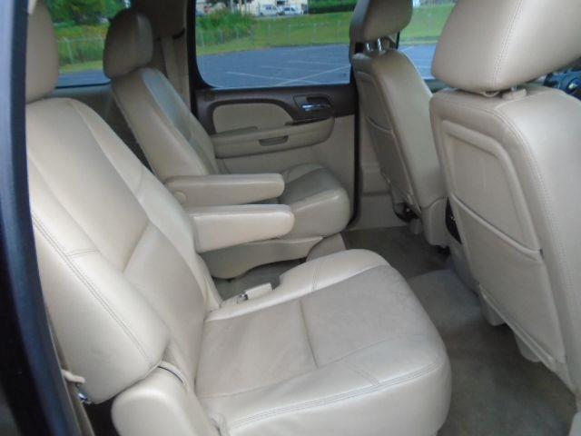 Chevrolet Suburban LTZ 1500 2WD 2012