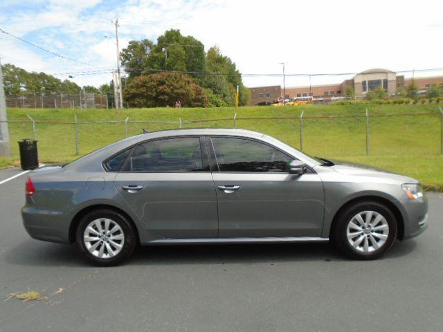 Volkswagen Passat 2.5L S 2013