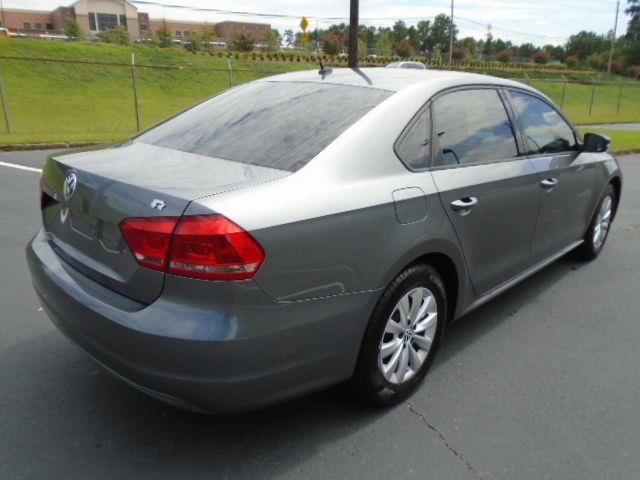 Volkswagen Passat 2.5L S 2013