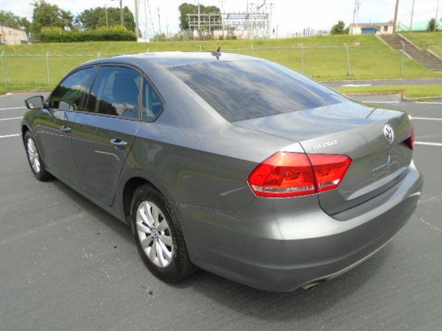 Volkswagen Passat 2.5L S 2013