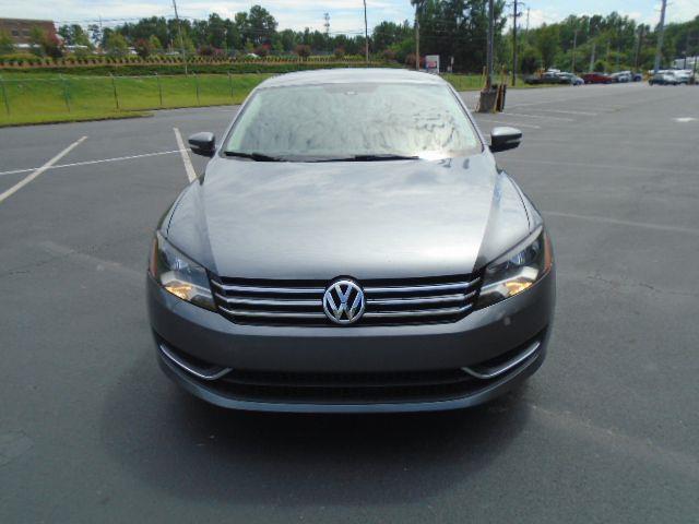 Volkswagen Passat 2.5L S 2013