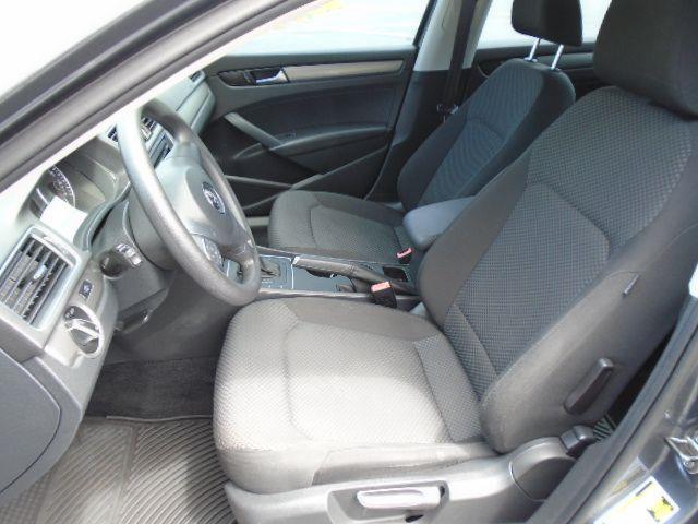 Volkswagen Passat 2.5L S 2013