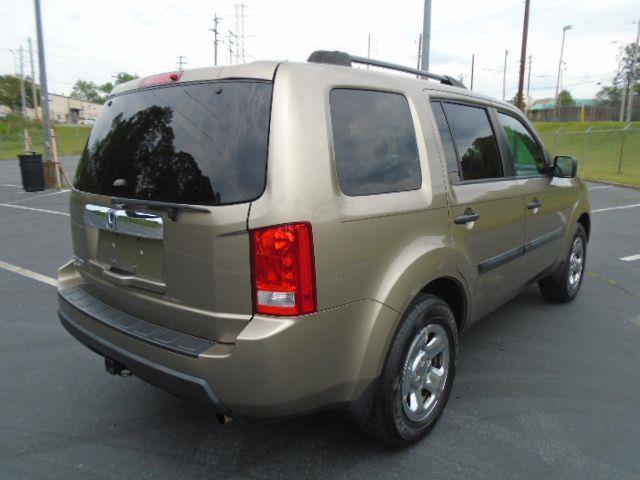 Honda Pilot LX 2WD 5-Spd AT 2011