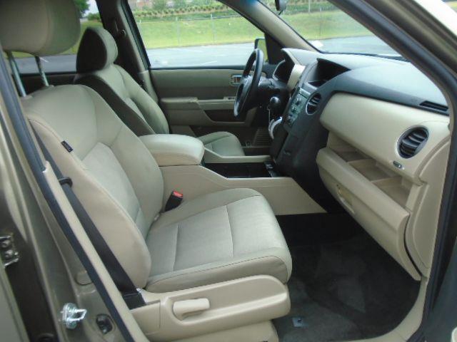 Honda Pilot LX 2WD 5-Spd AT 2011