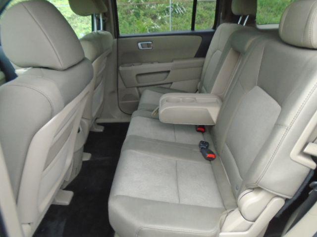 Honda Pilot LX 2WD 5-Spd AT 2011