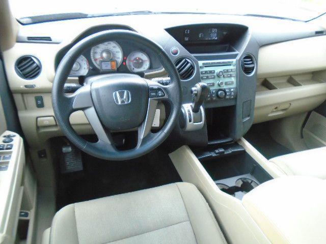 Honda Pilot LX 2WD 5-Spd AT 2011