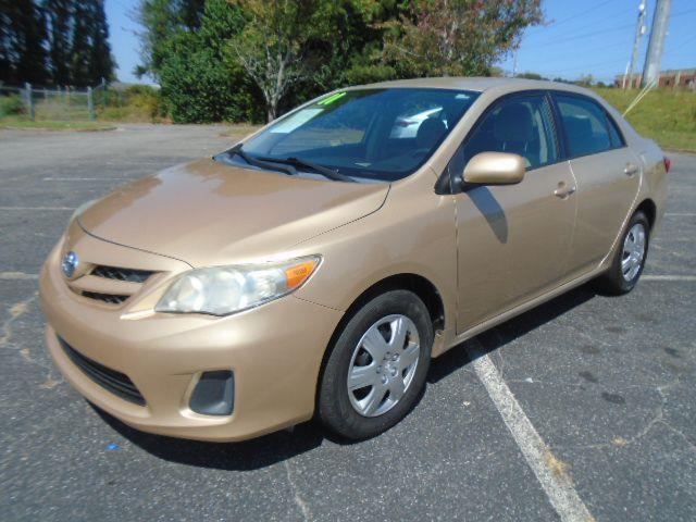 Toyota Corolla Base 5-Speed MT 2011