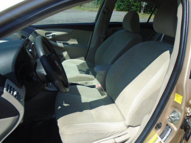 Toyota Corolla Base 5-Speed MT 2011