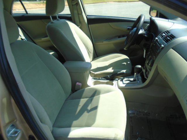 Toyota Corolla Base 5-Speed MT 2011