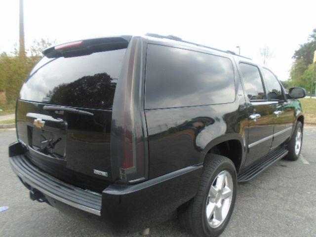 Chevrolet Suburban LTZ 1500 4WD 2010
